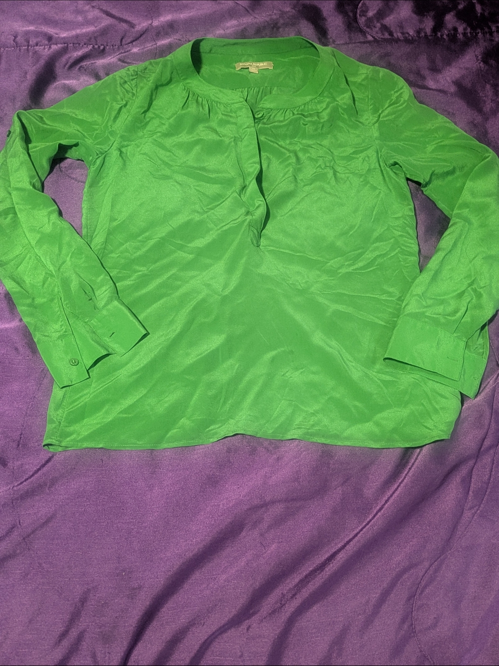 Banana Republic Bright Green Long Sleeve Silk-Like Blouse